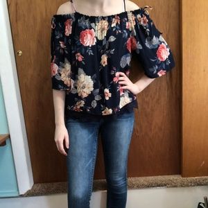 ✨Off-the-Shoulder Floral Top
